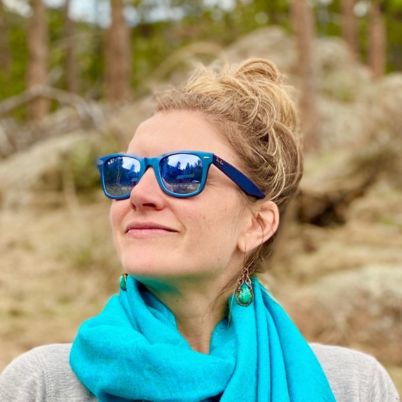 Meet your Posher, Courtney - Picture 1 of 1